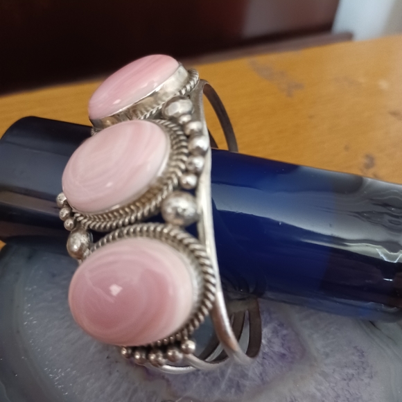 Pink Conch Cuff - Picture 4 of 4